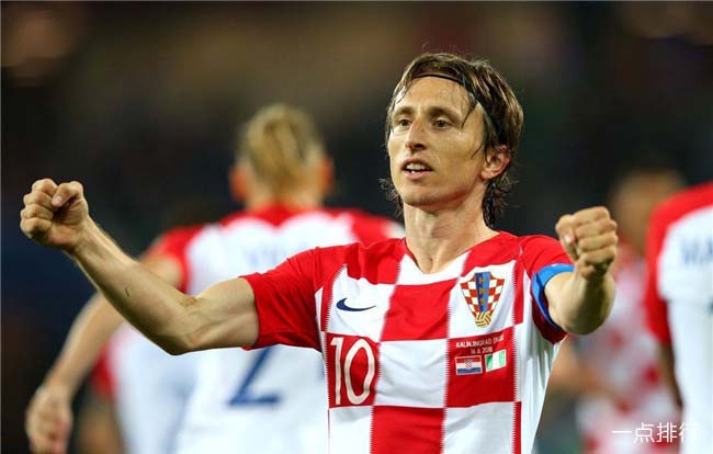 怀特30分钟内砍30+7+9+5三分，绿军队史首人