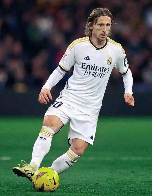 都体：尤文正在考虑冬窗追扎卡，桑德兰要价2000万欧