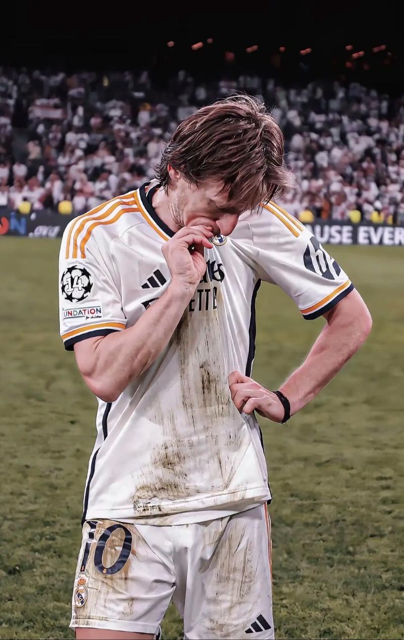 东契奇38+11詹姆斯10分 湖人负太阳7连胜被终结